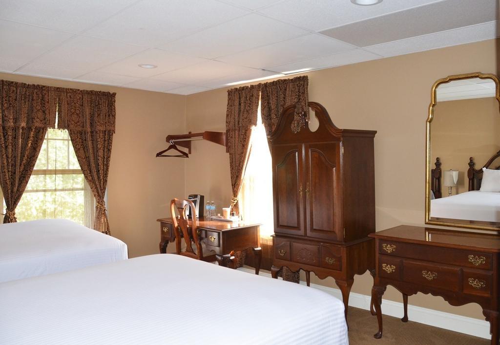 The Sherwood Hotel Greene Room photo